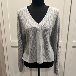 BCX Light Gray V-Neck Women's Sweater Size L